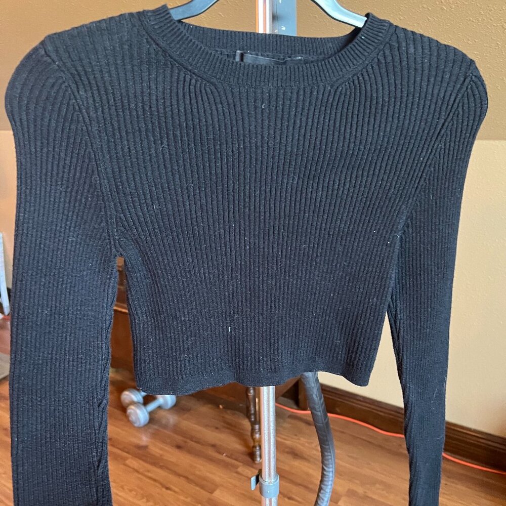 Forever 21 Black cropped sweater Size S